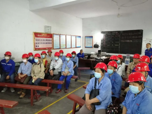 魯中水泥粉磨車(chē)間開(kāi)展安全教育培訓(xùn)
