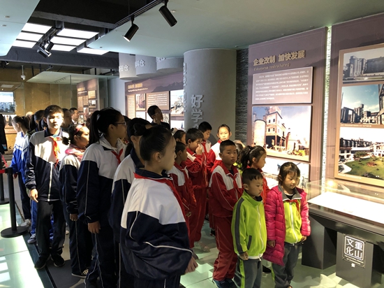 重山集團(tuán)參加羅村中心?！皭坌闹鷮W(xué)”資助金發(fā)放儀式25